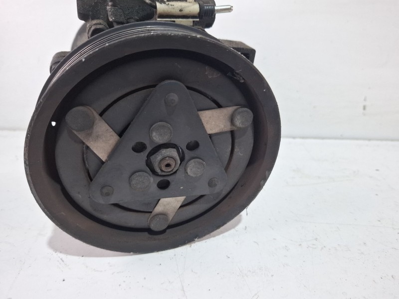 Recambio de compresor aire acondicionado para renault kangoo referencia OEM IAM SD6V12 / 8200315744  