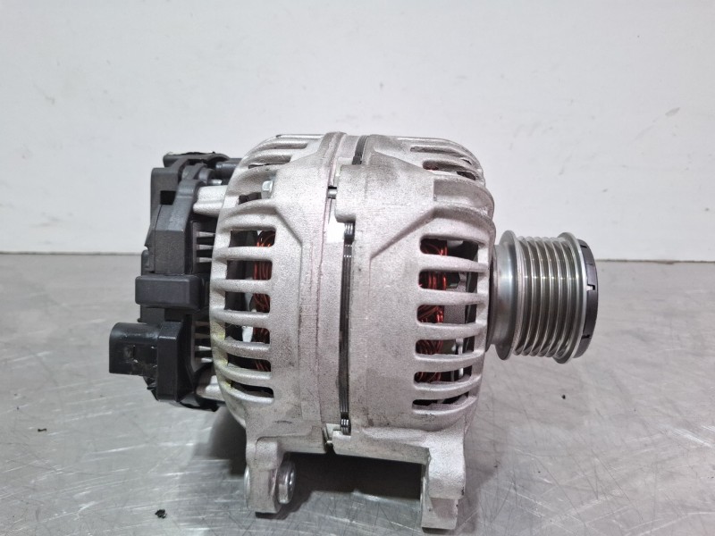 Recambio de alternador para seat leon (1p1) 1.9 tdi referencia OEM IAM 2015259.0  