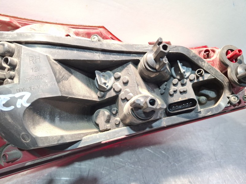 Recambio de piloto trasero derecho para opel insignia a sports tourer (g09) 2.0 cdti (35) referencia OEM IAM 13226857  