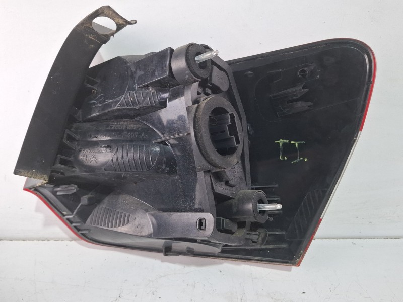 Recambio de piloto trasero izquierdo para citroën c5 iii (rd_) 2.0 hdi 165 referencia OEM IAM 28734G  