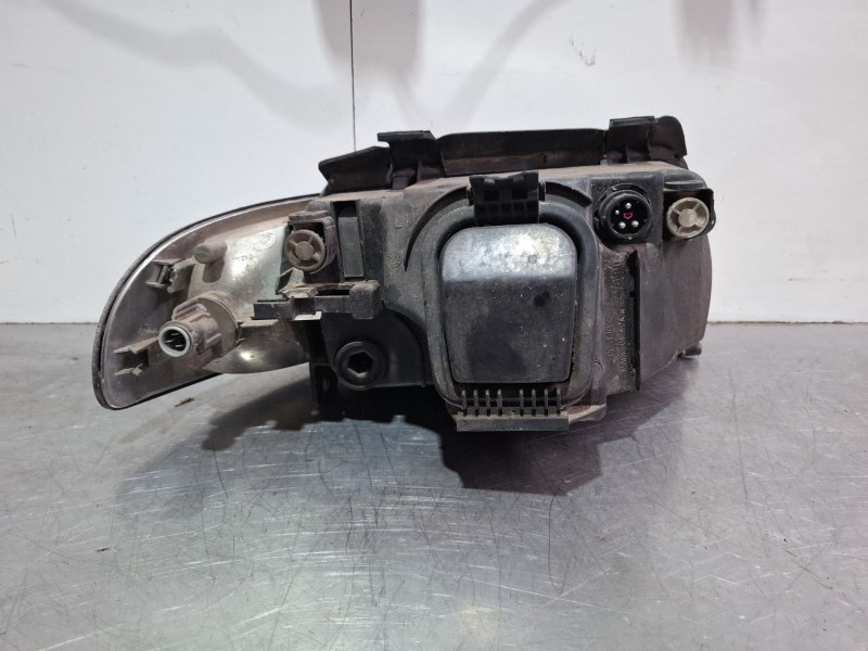 Recambio de faro delantero izquierdo para audi a4 b5 (8d2) 1.9 tdi referencia OEM IAM    Recambio de faro delantero izquierdo para audi a4 b5 (8d2) 1.9 tdi referencia OEM IAM