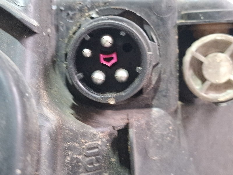 Recambio de faro delantero izquierdo para audi a4 b5 (8d2) 1.9 tdi referencia OEM IAM    Recambio de faro delantero izquierdo para audi a4 b5 (8d2) 1.9 tdi referencia OEM IAM