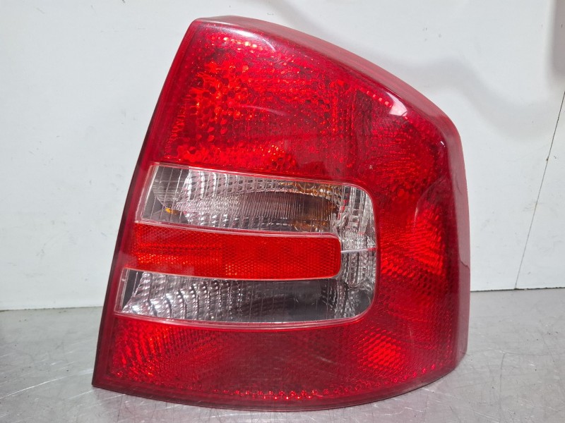 Recambio de piloto trasero derecho para skoda octavia referencia OEM IAM   