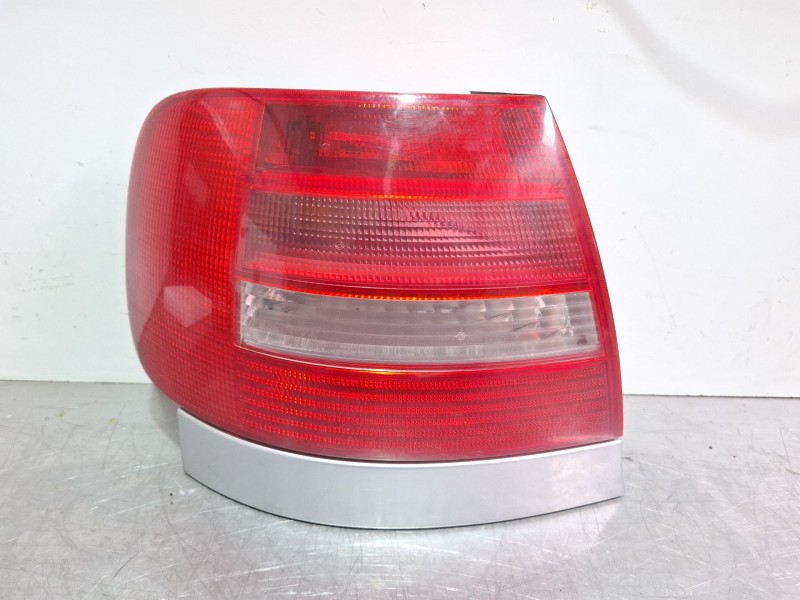 Recambio de piloto trasero izquierdo para audi a4 referencia OEM IAM   