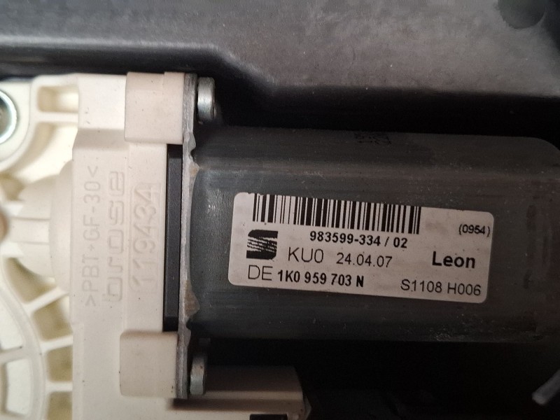 Recambio de elevalunas trasero izquierdo para seat leon referencia OEM IAM 1P0839401B  