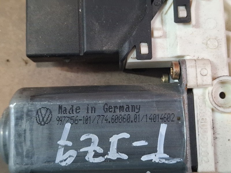 Recambio de motor elevalunas trasero izquierdo para volkswagen golf referencia OEM IAM 997756-101/774.60060.01  