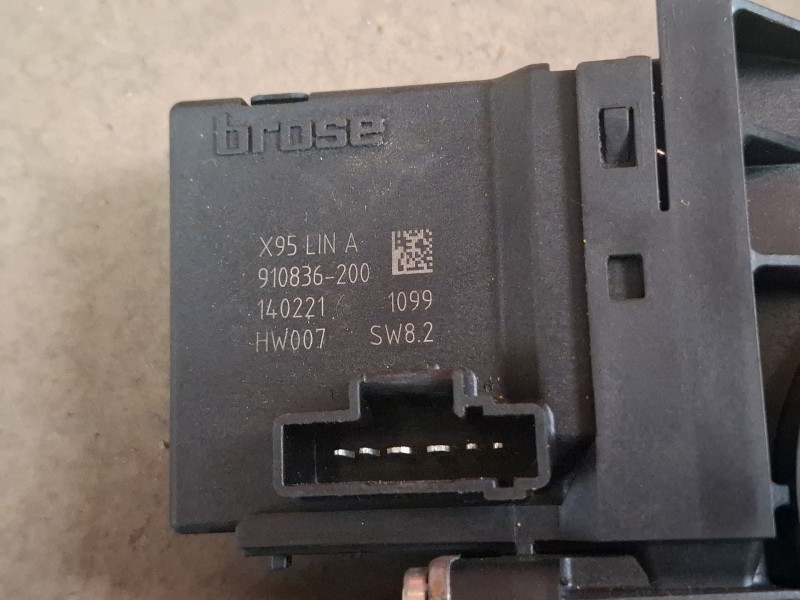 Recambio de motor elevalunas delantero derecho para renault megane iv sport tourer (k9a/m/n_) 1.6 dci 130 referencia OEM IAM 013