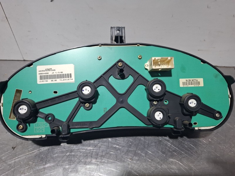 Recambio de cuenta kilometros para peugeot 206 referencia OEM IAM 9656696580  