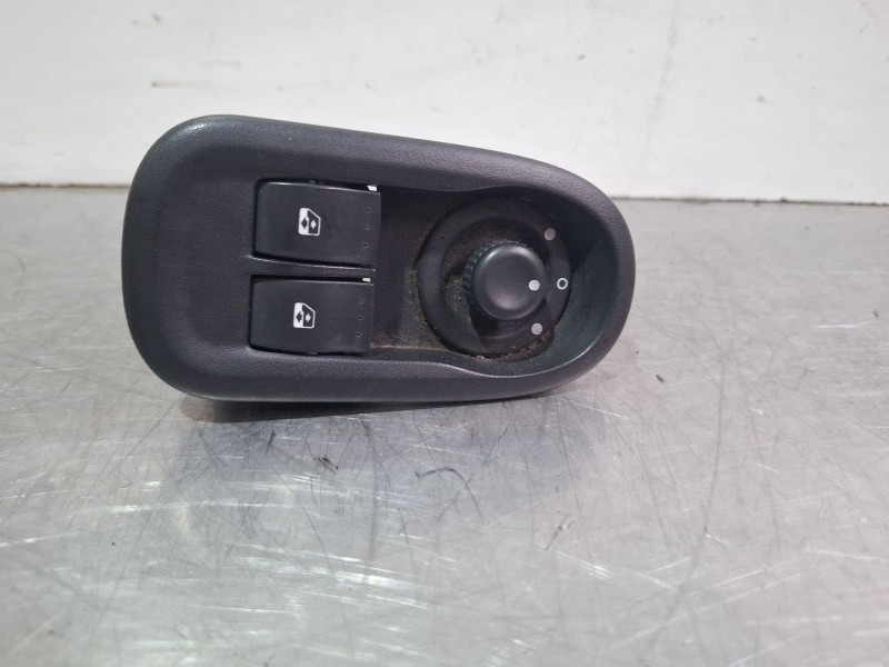 Recambio de mando elevalunas delantero izquierdo para renault master referencia OEM IAM   