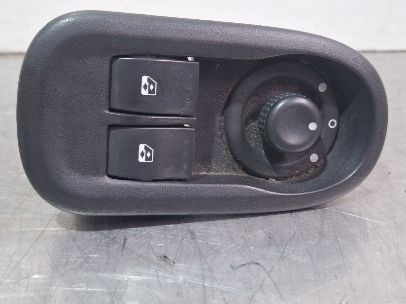 Recambio de mando elevalunas delantero izquierdo para renault master referencia OEM IAM   