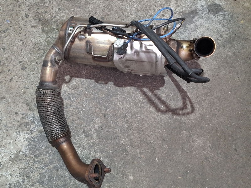 Recambio de filtro de particulas para ford focus iii 1.6 tdci referencia OEM IAM av615h270da / y6142050x / e4063500  