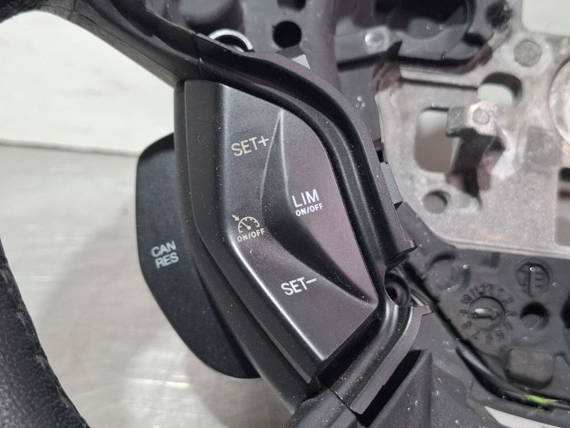 Recambio de volante (sin airbag) para ford focus iii 1.6 tdci referencia OEM IAM AM513600DE-3ZHE  