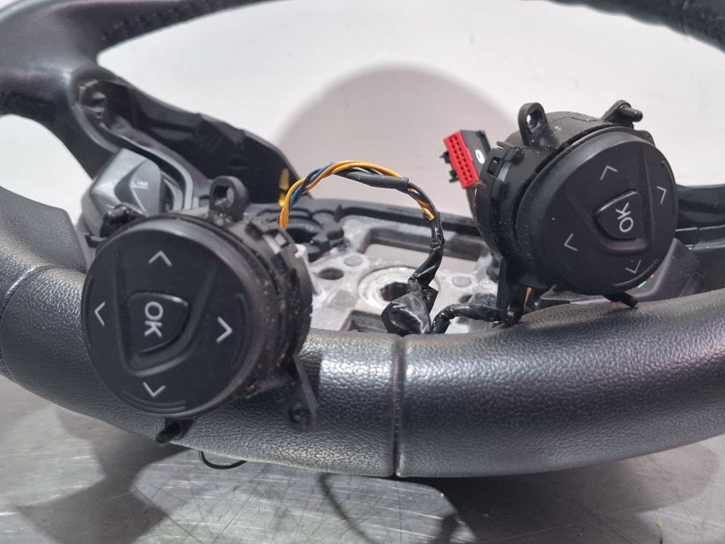 Recambio de volante (sin airbag) para ford focus iii 1.6 tdci referencia OEM IAM AM513600DE-3ZHE  