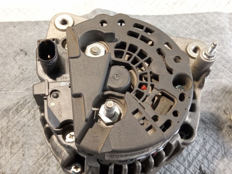 Recambio de alternador para volkswagen golf referencia OEM IAM 0124325003-C  