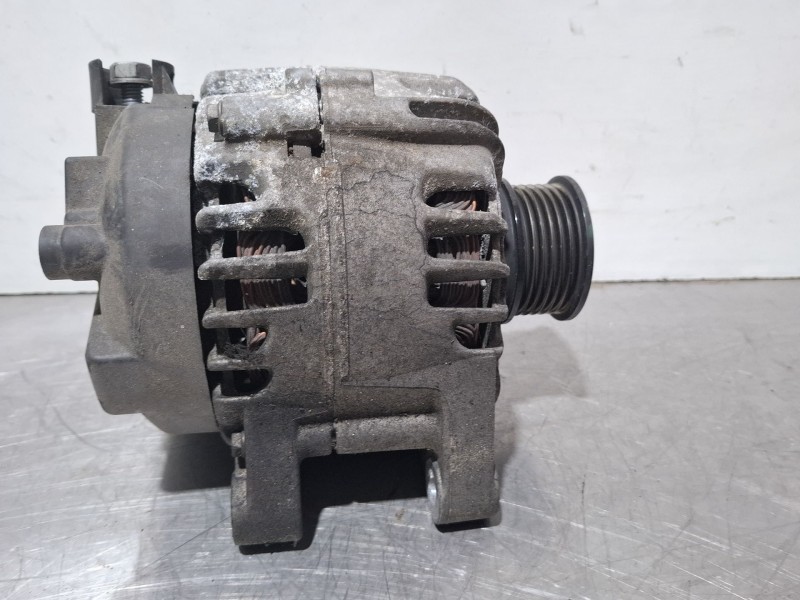 Recambio de alternador para ford fiesta referencia OEM IAM 30659389 / tg12c122  