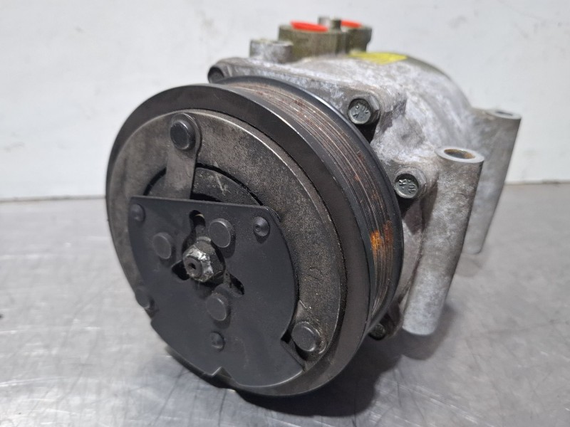 Recambio de compresor aire acondicionado para ford fiesta referencia OEM IAM 8v5119d629df  