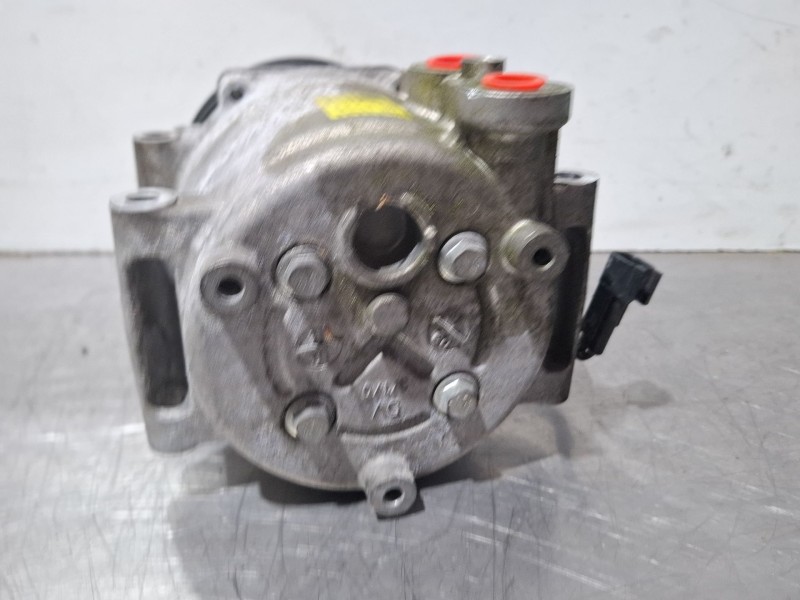 Recambio de compresor aire acondicionado para ford fiesta referencia OEM IAM 8v5119d629df  
