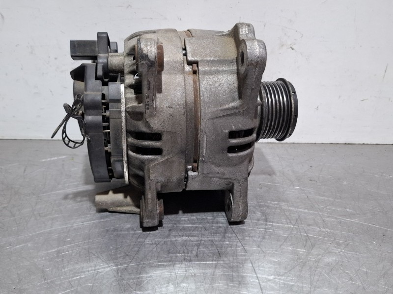 Recambio de alternador para audi a4 8e 2.0 tdi 6v03 referencia OEM IAM 06F903023J / 0124525092  