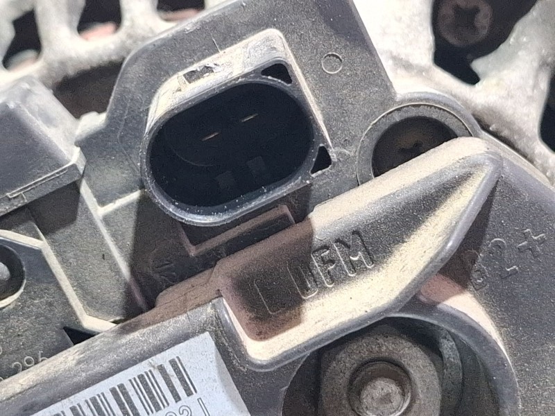 Recambio de alternador para audi a4 8e 2.0 tdi 6v03 referencia OEM IAM 06F903023J / 0124525092  