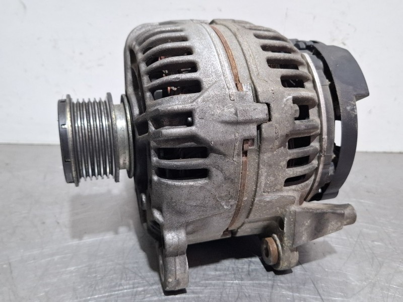Recambio de alternador para audi a4 8e 2.0 tdi 6v03 referencia OEM IAM 06F903023J / 0124525092  