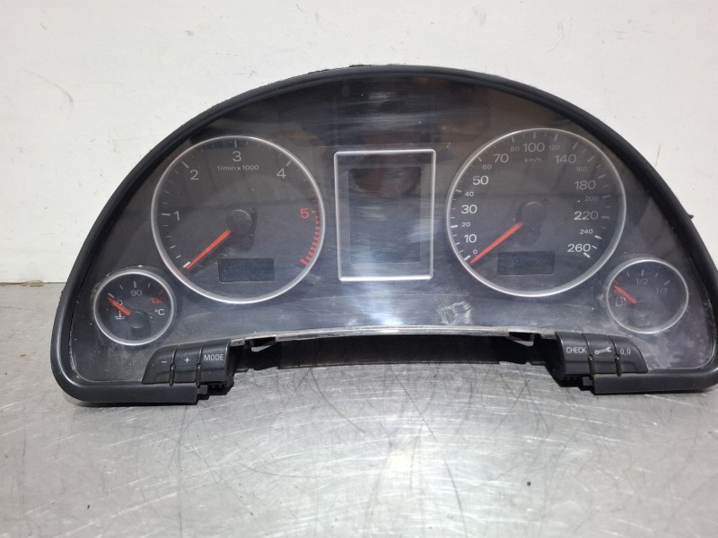 Recambio de cuenta kilometros para audi a4 8e 2.0 tdi 6v03 referencia OEM IAM 1036901830  
