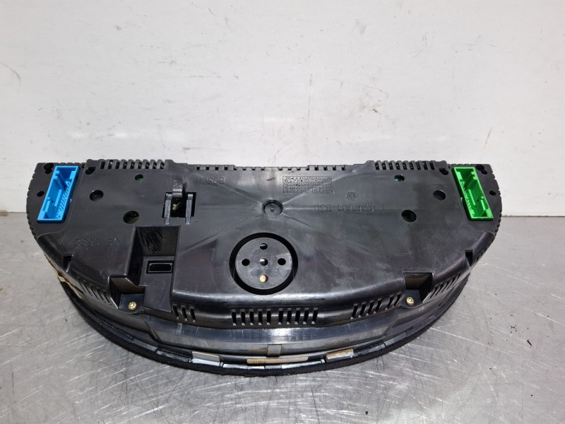 Recambio de cuenta kilometros para audi a4 8e 2.0 tdi 6v03 referencia OEM IAM 1036901830  