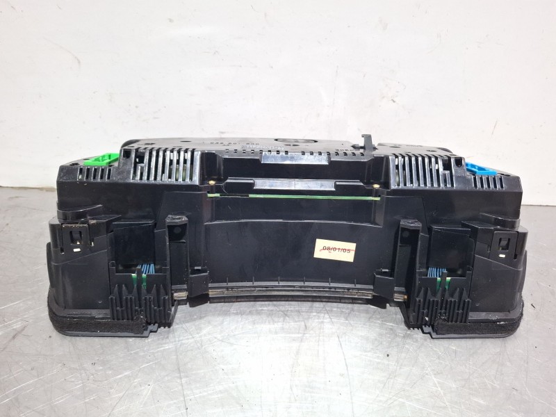 Recambio de cuenta kilometros para audi a4 8e 2.0 tdi 6v03 referencia OEM IAM 1036901830  