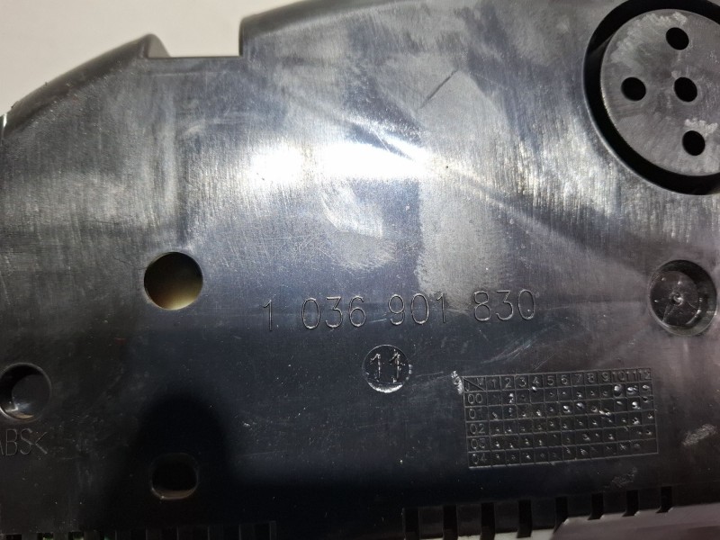 Recambio de cuenta kilometros para audi a4 8e 2.0 tdi 6v03 referencia OEM IAM 1036901830  