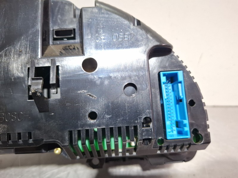 Recambio de cuenta kilometros para audi a4 8e 2.0 tdi 6v03 referencia OEM IAM 1036901830  