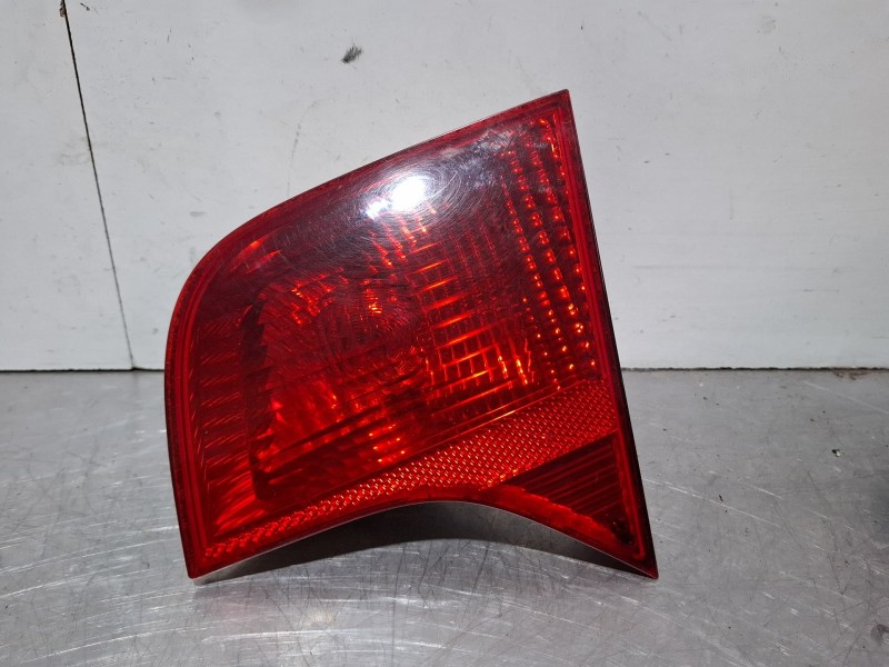 Recambio de piloto porton trasero derecho para audi a4 8e 2.0 tdi 6v03 referencia OEM IAM 965038-02  