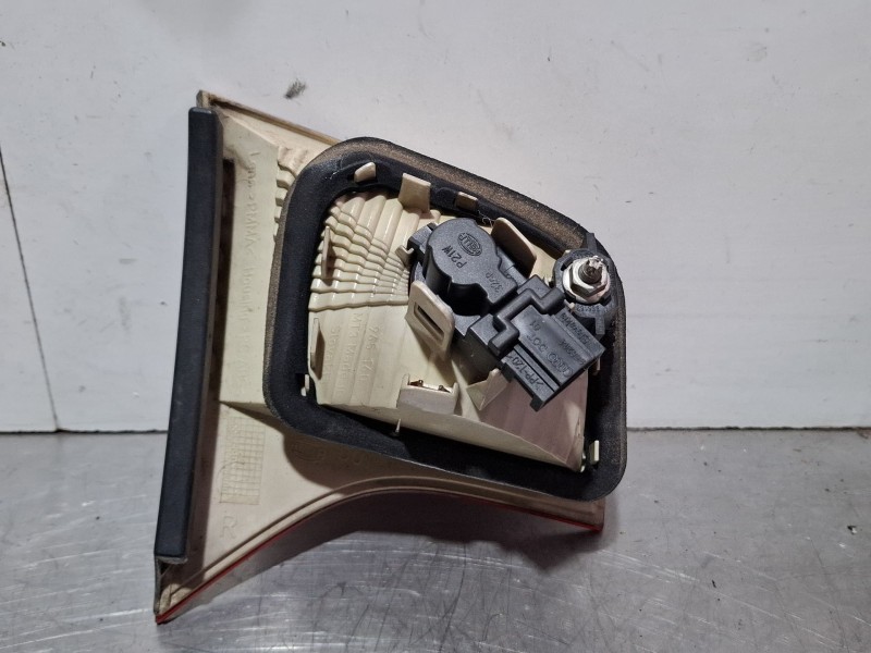 Recambio de piloto porton trasero derecho para audi a4 8e 2.0 tdi 6v03 referencia OEM IAM 965038-02  