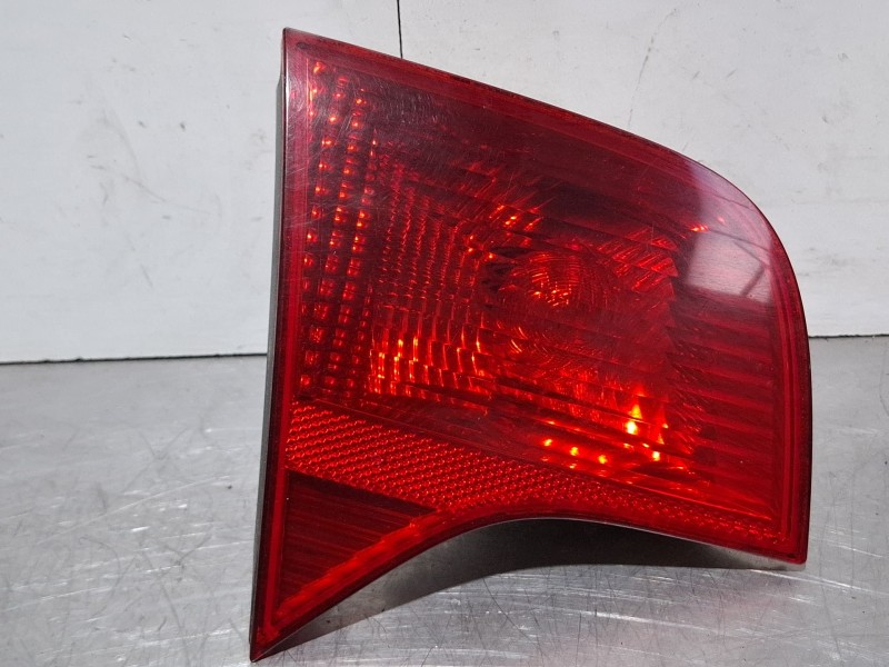 Recambio de piloto porton trasero izquierdo para audi a4 8e 2.0 tdi 6v03 referencia OEM IAM 965038-01  