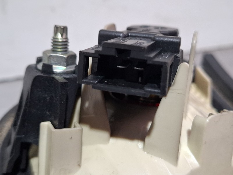 Recambio de piloto porton trasero izquierdo para audi a4 8e 2.0 tdi 6v03 referencia OEM IAM 965038-01  