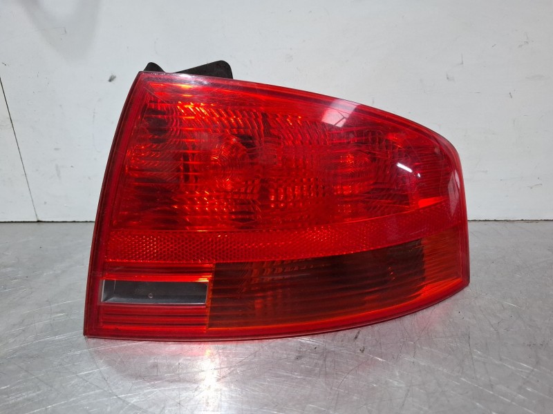 Recambio de piloto carrocería trasero derecho para audi a4 8e 2.0 tdi 6v03 referencia OEM IAM 965037  