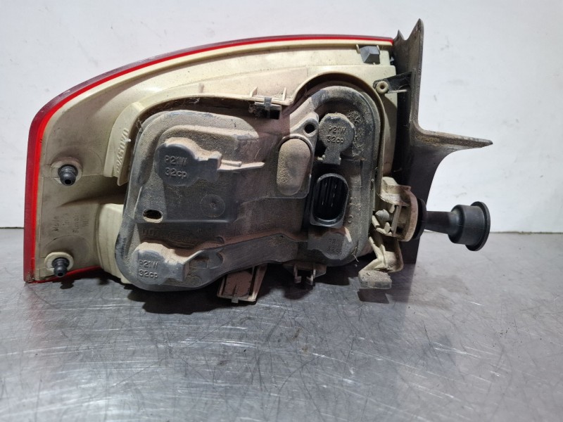 Recambio de piloto carrocería trasero derecho para audi a4 8e 2.0 tdi 6v03 referencia OEM IAM 965037  