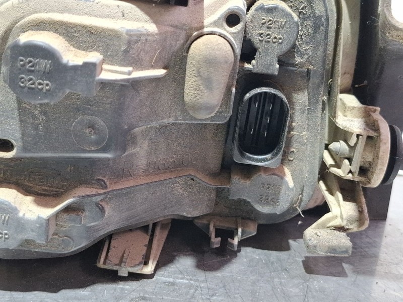 Recambio de piloto carrocería trasero derecho para audi a4 8e 2.0 tdi 6v03 referencia OEM IAM 965037  