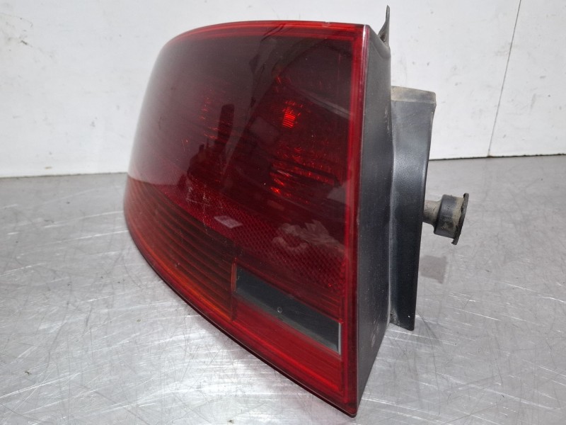 Recambio de piloto carrocería trasero izquierdo para audi a4 8e 2.0 tdi 6v03 referencia OEM IAM 965037  