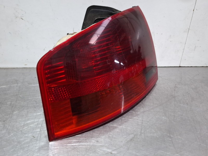 Recambio de piloto carrocería trasero izquierdo para audi a4 8e 2.0 tdi 6v03 referencia OEM IAM 965037  