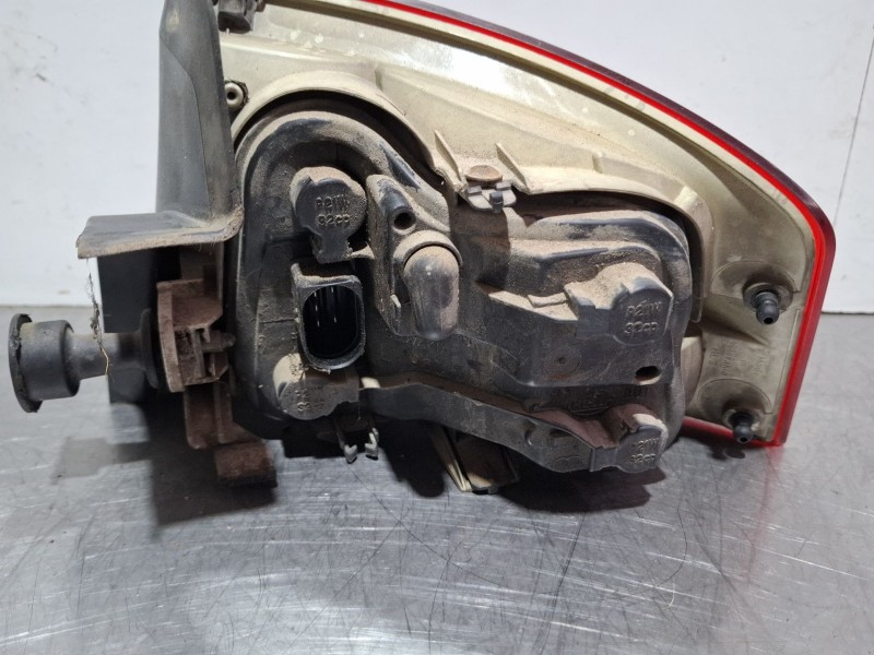 Recambio de piloto carrocería trasero izquierdo para audi a4 8e 2.0 tdi 6v03 referencia OEM IAM 965037  