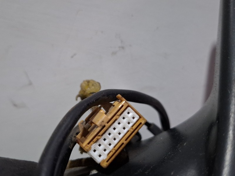 Recambio de espejo retrovisor derecho electrico para audi a4 8e 2.0 tdi 6v03 referencia OEM IAM E1010681  