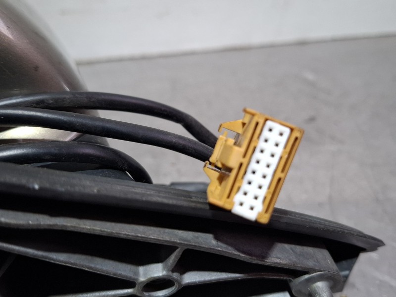 Recambio de espejo retrovisor izquierdo electrico para audi a4 8e 2.0 tdi 6v03 referencia OEM IAM E1010681  