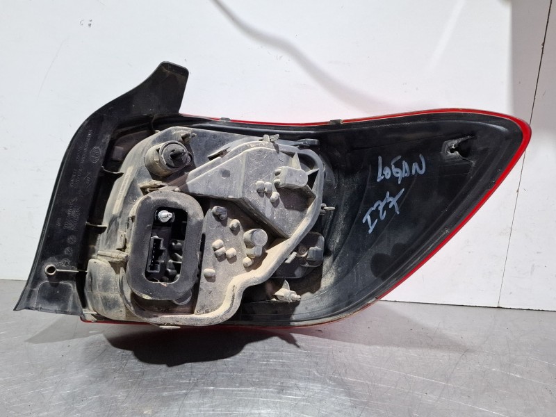 Recambio de piloto trasero izquierdo para dacia logan ii 1.5 dci referencia OEM IAM 265556233R / 62421401  