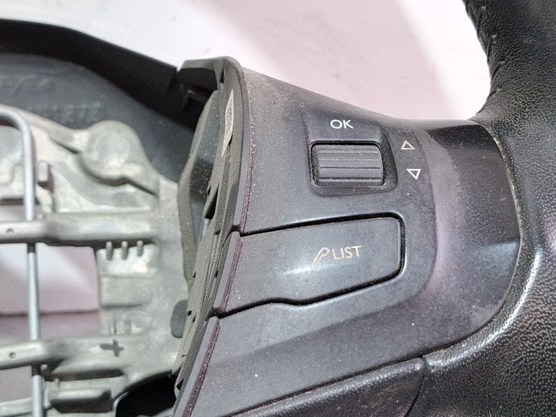 Recambio de volante (sin airbag) para peugeot 2008 act 1.6 hdi referencia OEM IAM 96750123ZD  