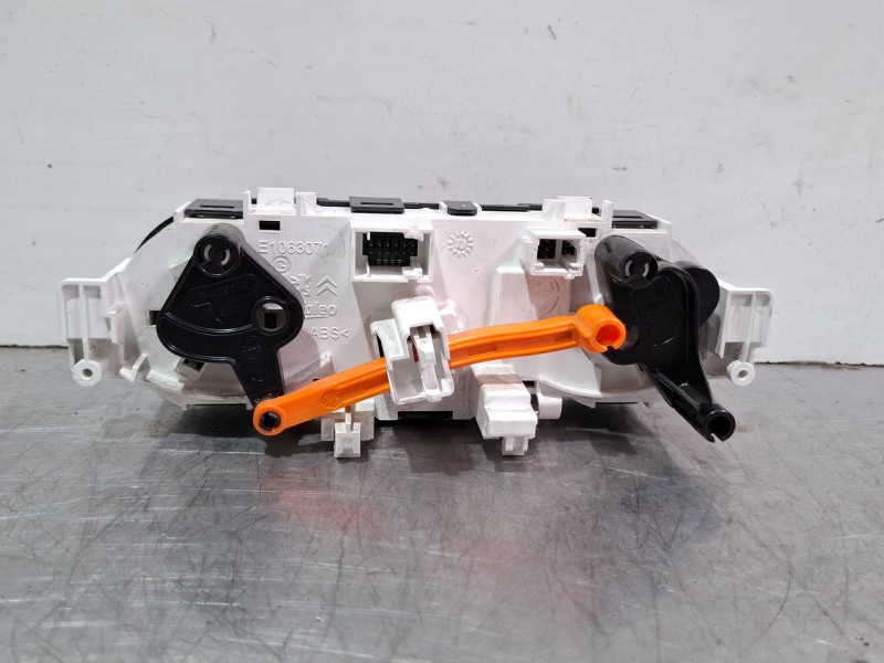 Recambio de mando calefaccion aire acondicionado para peugeot 2008 act 1.6 hdi referencia OEM IAM 96722483ZD  