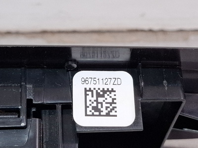 Recambio de mando elevalunas delantero izquierdo para peugeot 2008 act 1.6 hdi referencia OEM IAM 96751127ZD  