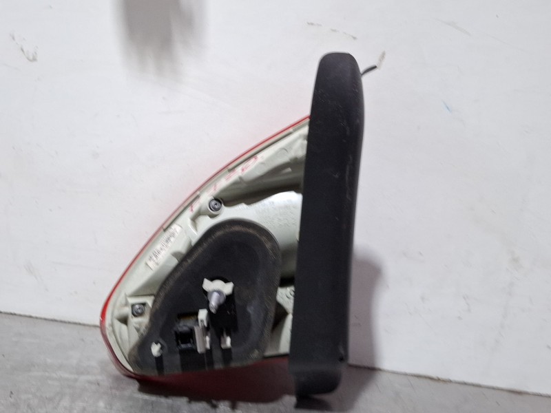 Recambio de piloto porton trasero izquierdo para peugeot 2008 act 1.6 hdi referencia OEM IAM 9678074480  