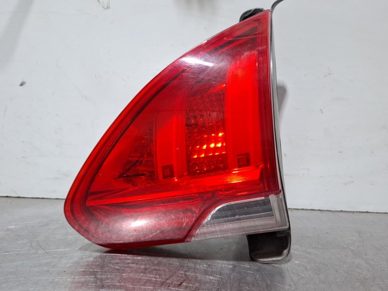 Recambio de piloto porton trasero derecho para peugeot 2008 act 1.6 hdi referencia OEM IAM 9678074580  