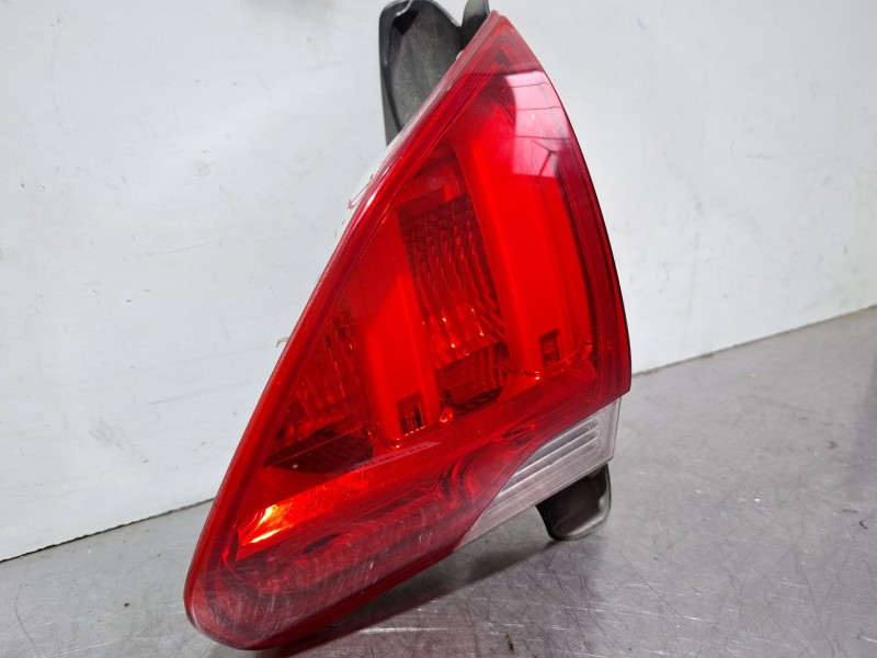 Recambio de piloto porton trasero derecho para peugeot 2008 act 1.6 hdi referencia OEM IAM 9678074580  