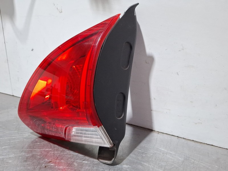 Recambio de piloto porton trasero derecho para peugeot 2008 act 1.6 hdi referencia OEM IAM 9678074580  