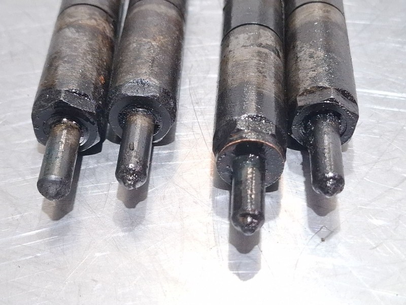 Recambio de inyector para renault megane referencia OEM IAM 8200365186  